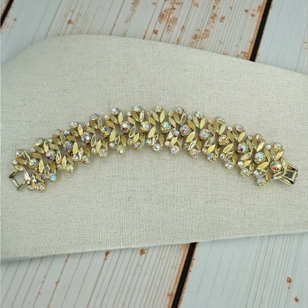 Vintage Gold Tone Leaf AB Rhinestone Bracelet Mid Century BSK Style 7”